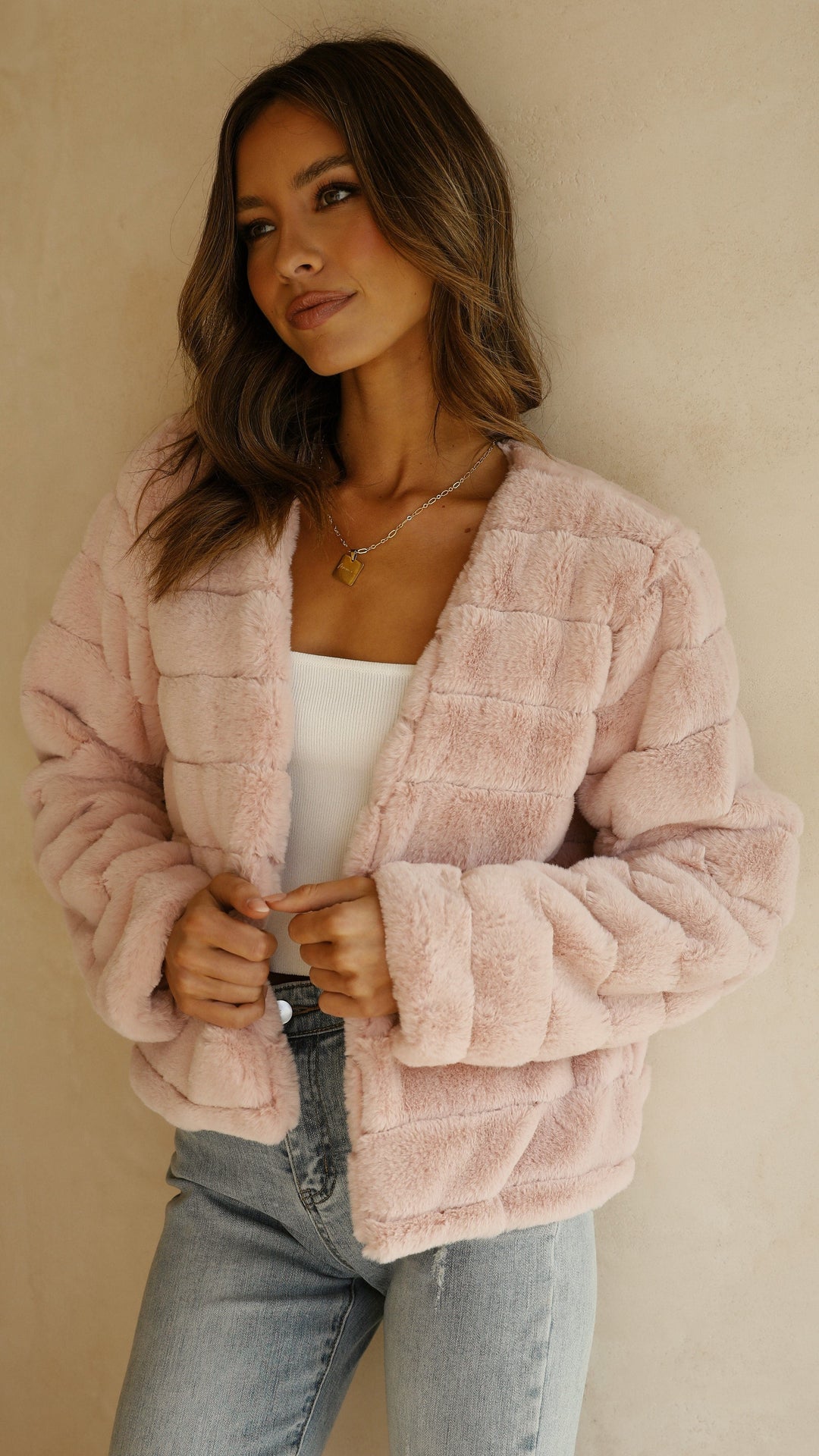 Cozy outerwear: ladies' fashionable cropped jacket for a chic and warm look.