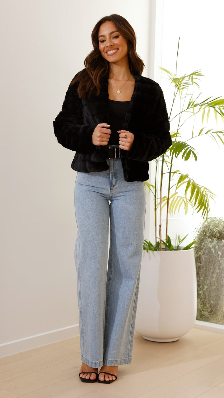 Women's stylish cropped jacket, a key piece for fall & winter fashion.