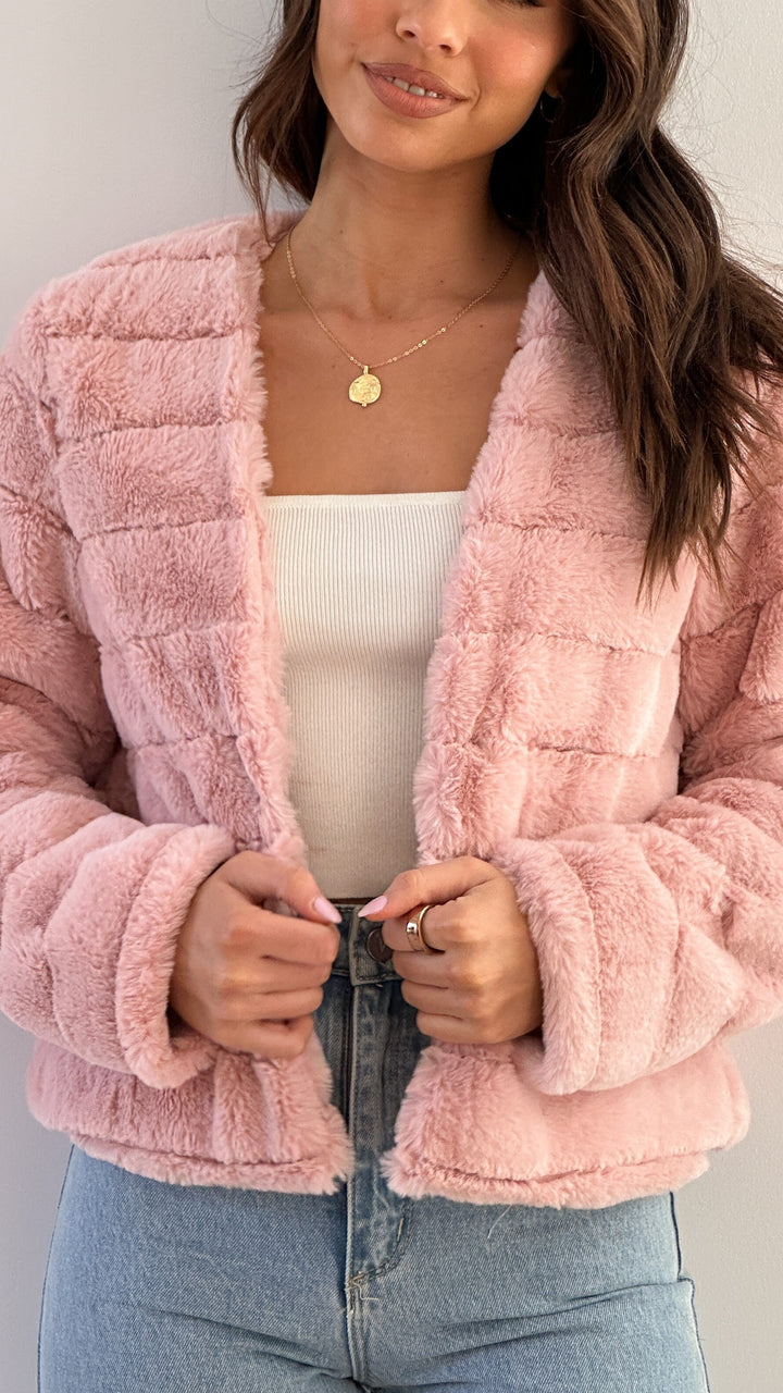 Cozy women's cropped jacket, ideal for casual elegant fall and winter days.