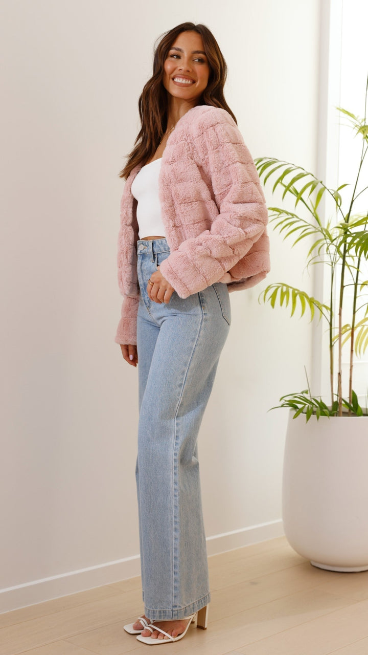Stylish outerwear: women's cropped jacket, a fashionable choice for any occasion.