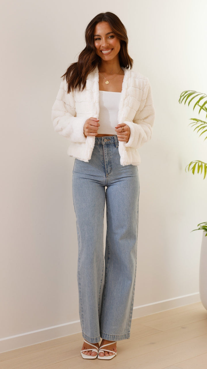 Cropped jacket for women, a chic & versatile top for fall trends.