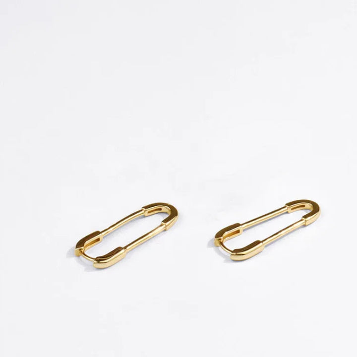 Chic women's gold paperclip chain earrings. Modern, minimalist design for everyday wear. Elegant fashion jewelry.