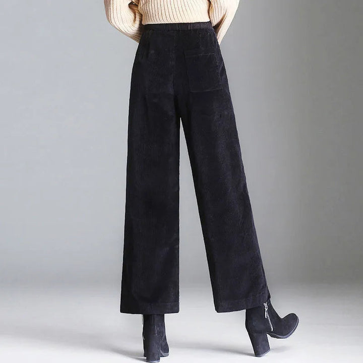 Stylish high-waisted women's flared pants in retro style, offering chic fashion and modern comfort.