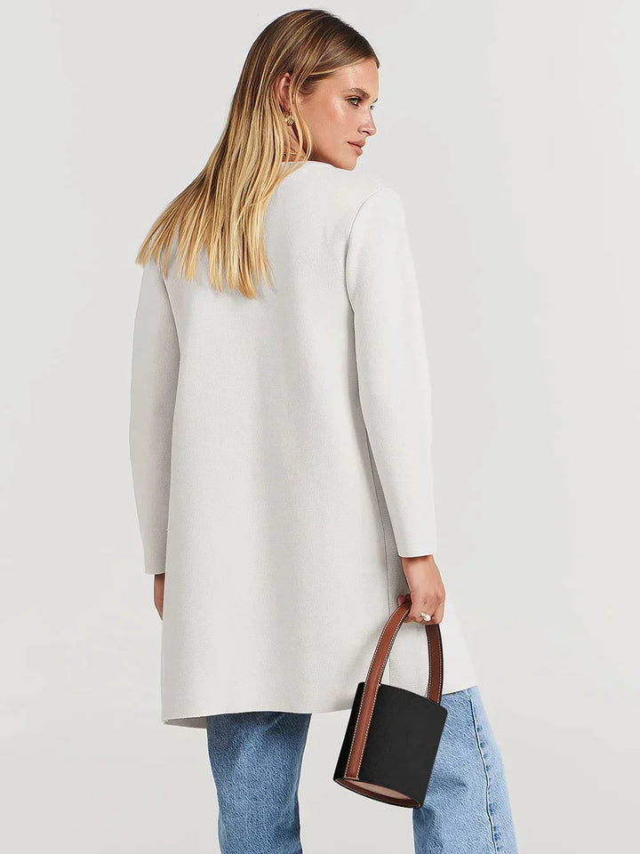 Women's knitwear cardigan, a comfortable & elegant choice for everyday occasions.