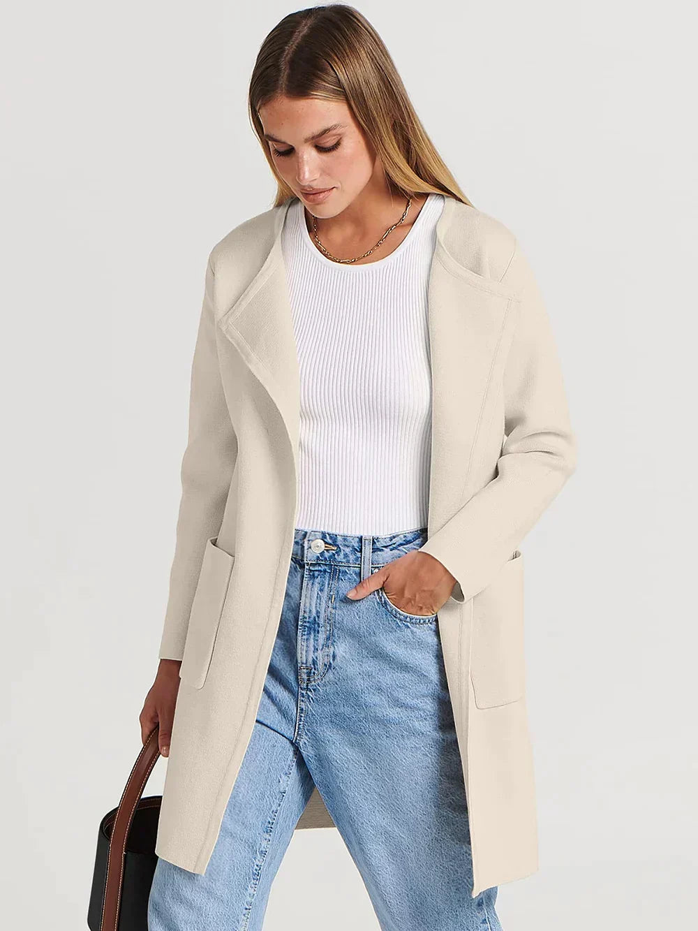 Chic women's long sleeve cardigan, ideal for an elegant and comfortable layering.