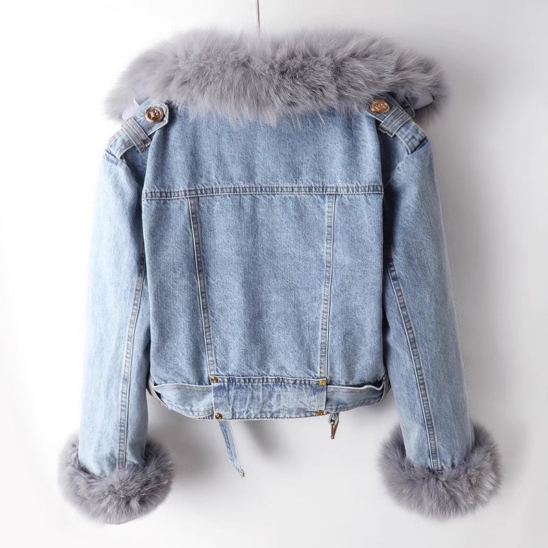 Modern women's cropped jacket in light blue, chic casual outerwear with a versatile detachable collar design.