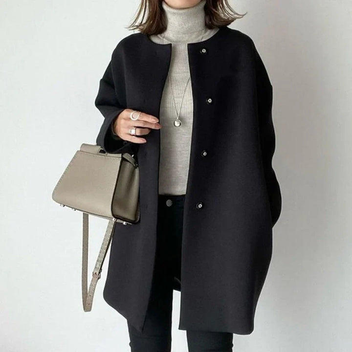Chic women's oversized button coat, perfect for versatile autumn and winter layering. Elegant modern style.