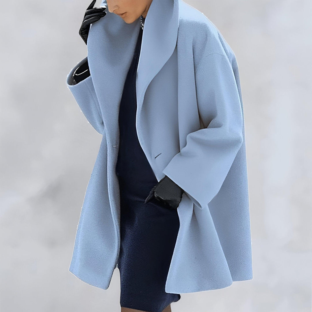 Fashionable women's oversized coat, a chic and elegant long outerwear piece. Ideal for timeless fall and winter style.