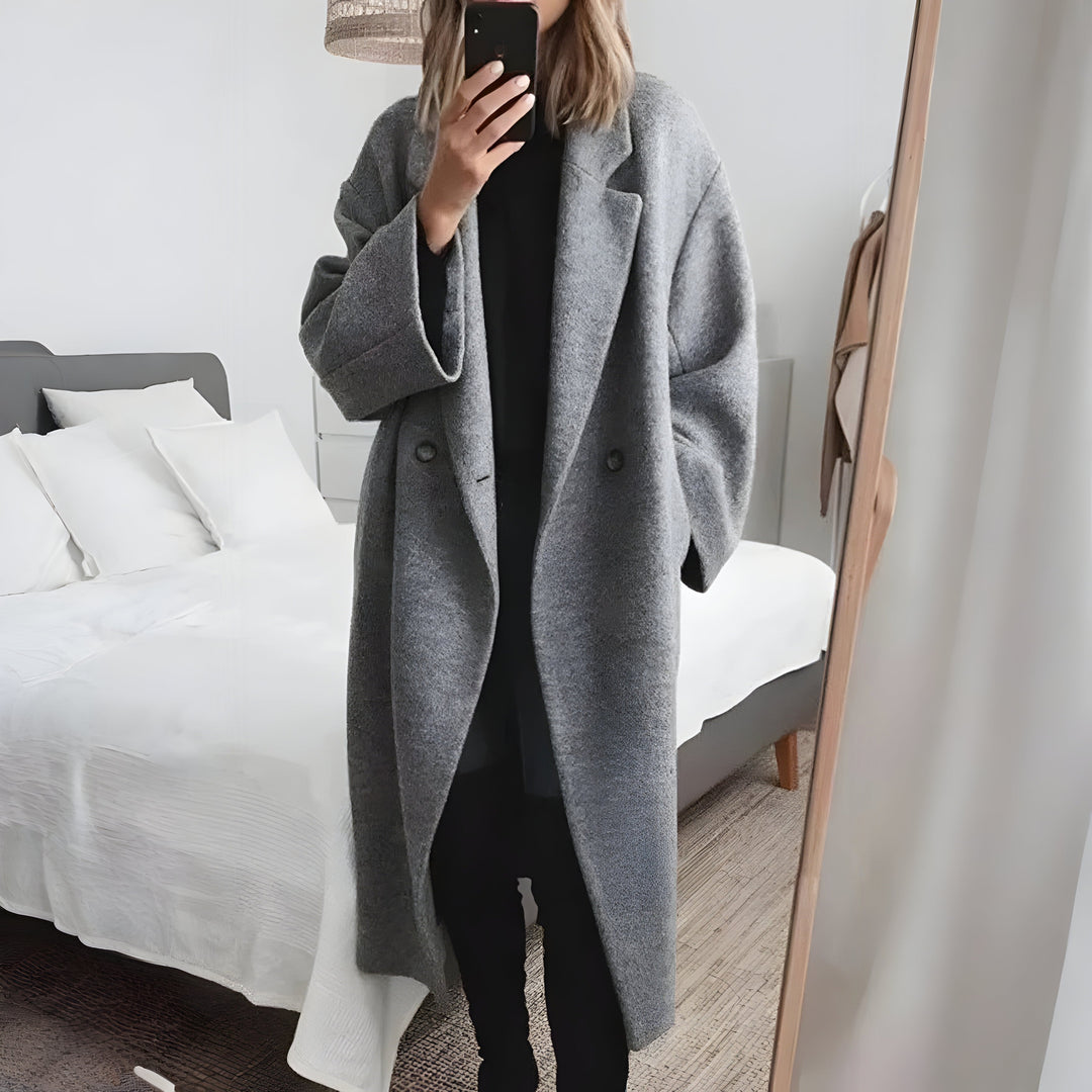 Chic women's oversized winter coat with a stylish lapel collar, perfect for elegant daily wear and warmth.