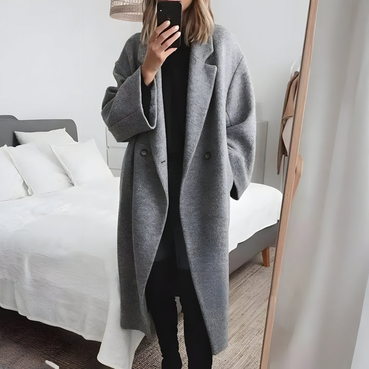 Chic women's oversized winter coat with a stylish lapel collar, perfect for elegant daily wear and warmth.