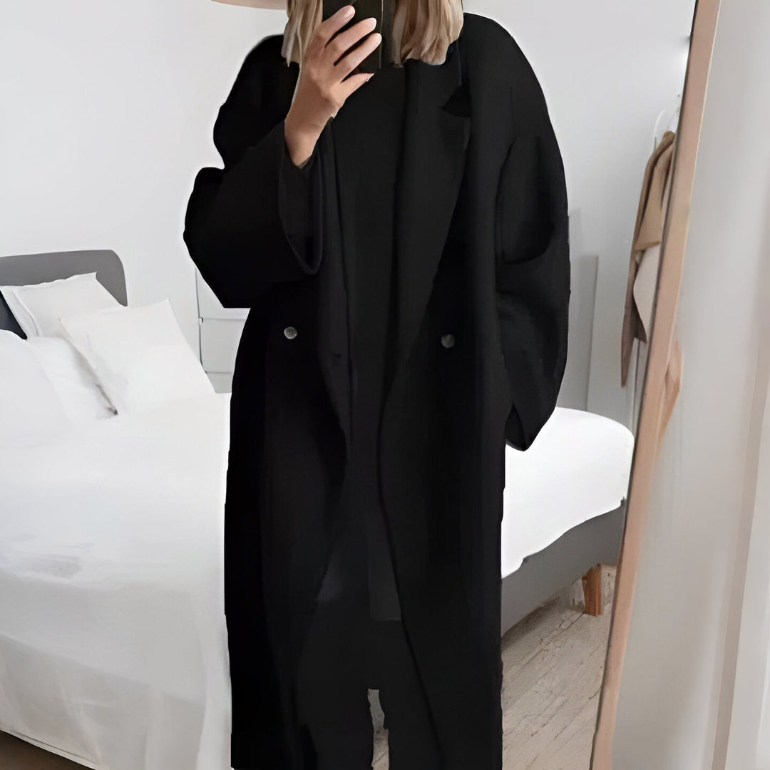 Modern women's oversized lapel collar coat for chic winter outerwear. Comfortable and warm, a versatile fashion piece.