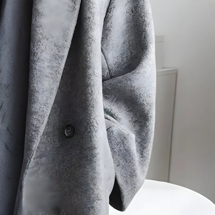 Stylish women's long oversized coat with a classic lapel collar, ideal for chic daily wear and warmth in winter.