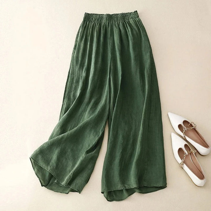 Comfortable women's everyday pants with a relaxed fit, ideal for versatile fashion and a chic, casual look.