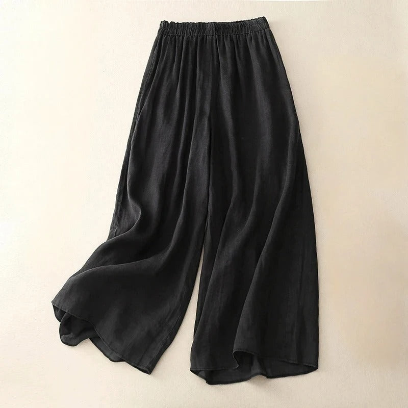Versatile women's apparel: relaxed fit pants, chic and comfortable for everyday wear. Ideal for a casual elegant look.