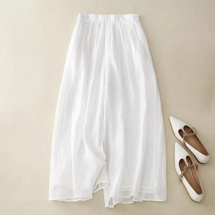 Women's chic everyday relaxed fit pants. Comfortable wide-leg style for versatile fashion and casual elegance.