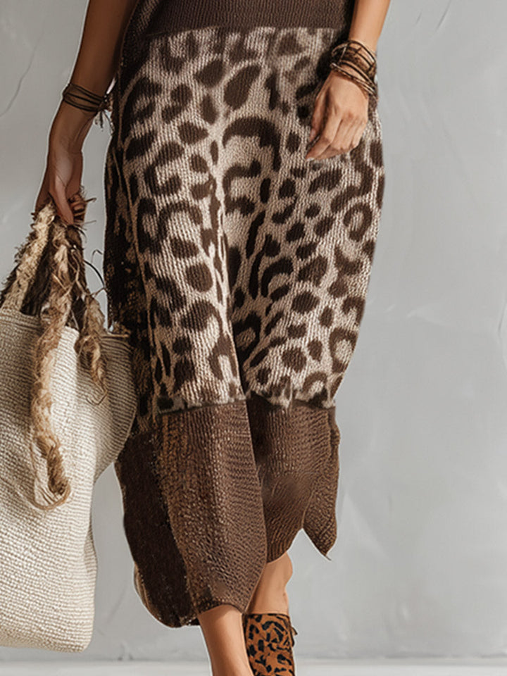 Comfortable women's chic sleeveless leopard print midi dress, a trendy and versatile addition to any wardrobe.