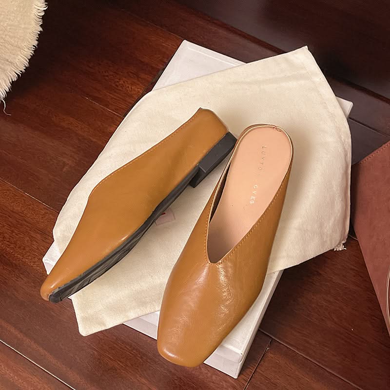 Comfortable slip-on women's flats, ideal for everyday wear. Stylish casual or dress shoes.