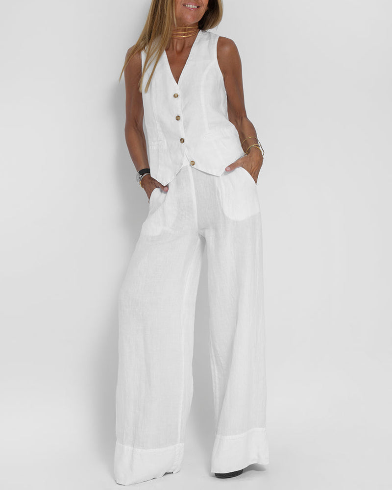 Stylish women's summer co-ord set: comfortable top & shorts for a chic, casual warm-weather look.