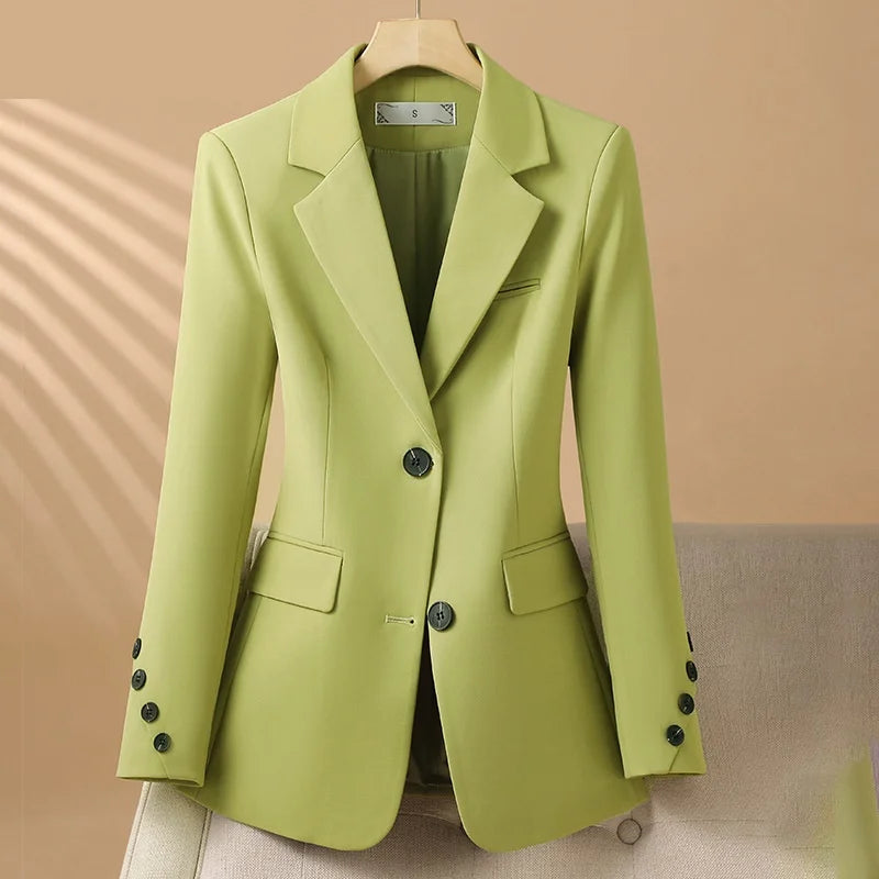 Versatile women's tailored blazer, ideal for smart casual or professional outfits. Modern design, structured fit for a chic look.