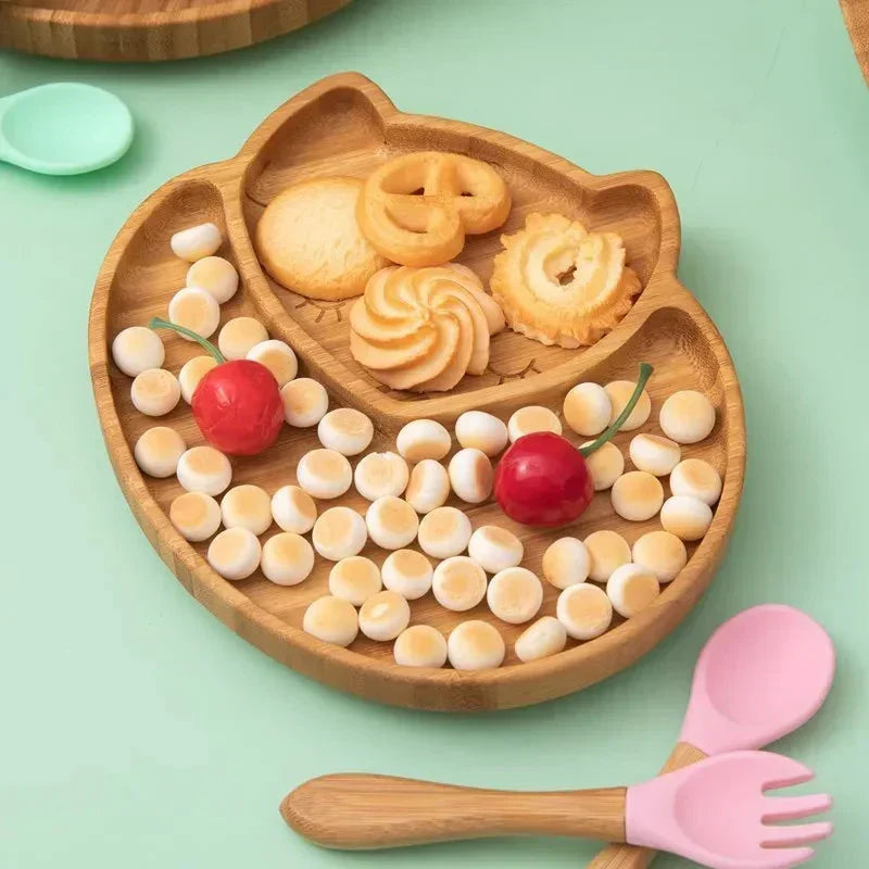 Children's bamboo suction plate for toddlers, mess-free mealtime, eco-friendly feeding.