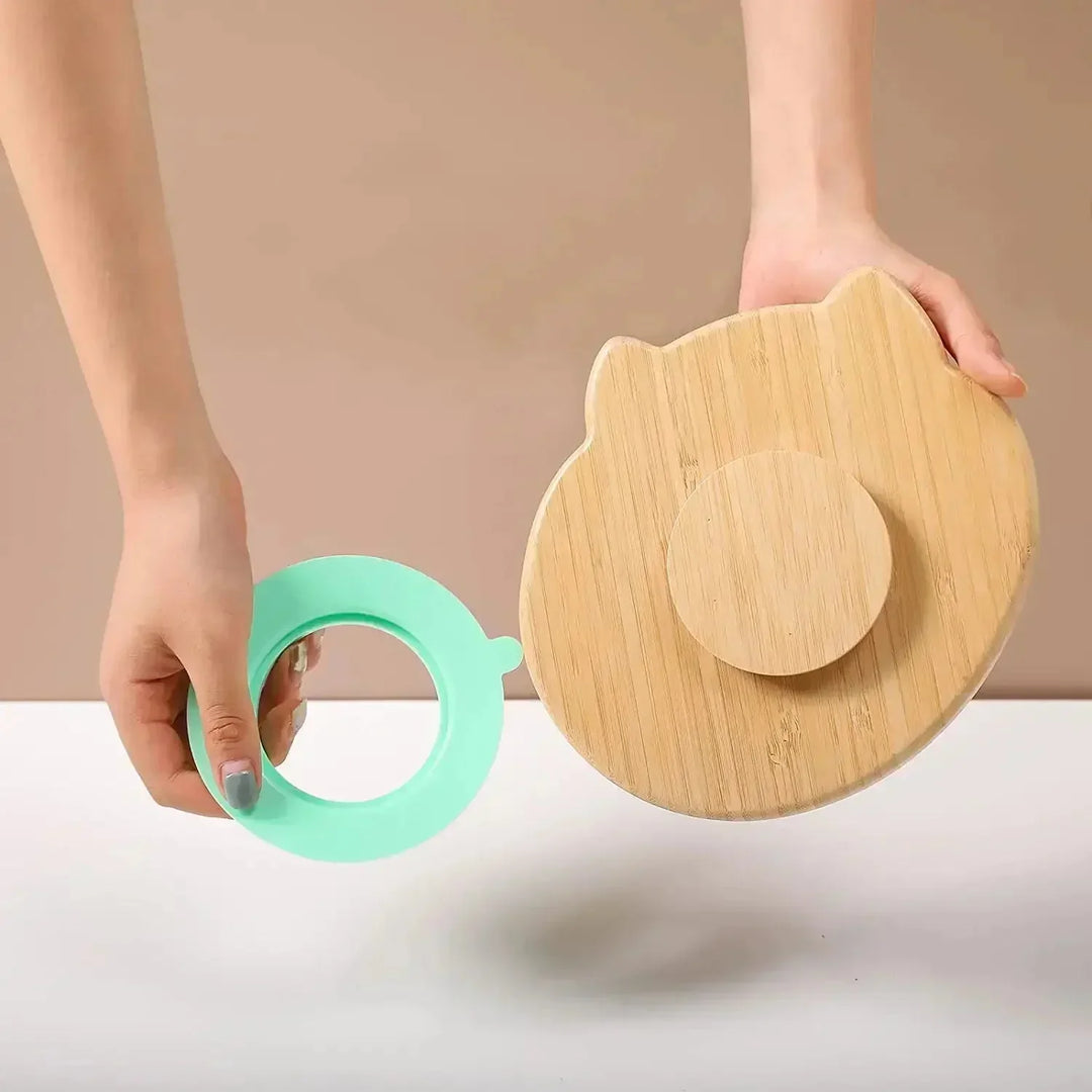 Baby feeding essentials: natural bamboo suction bowl & plate, easy weaning solution.