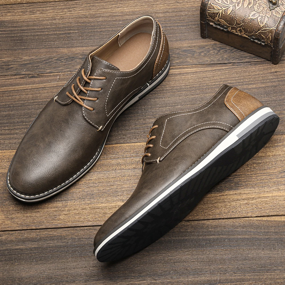 Elegant lace-up men's Derby shoes in polished leather, ideal for business meetings & formal wear.