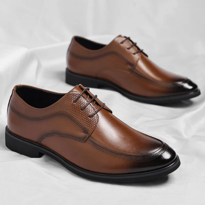 Comfortable men's office shoes featuring a slip-resistant sole, ideal for professional everyday wear.