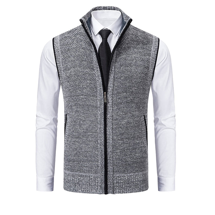 Men's casual gilet with practical pockets, ideal for daily wear & convenience.