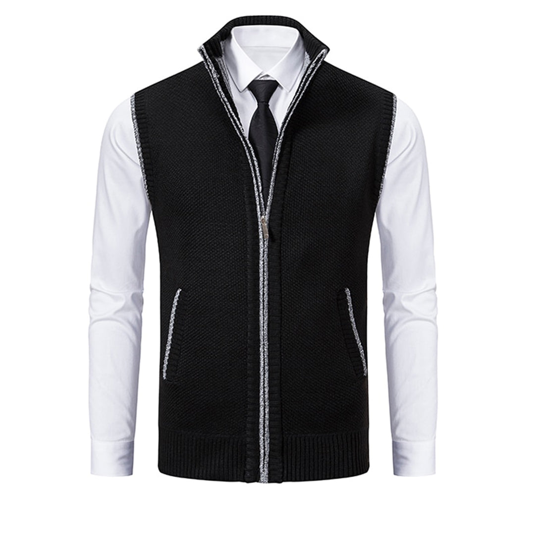 Stylish navy men's gilet, a versatile sleeveless jacket for everyday comfort.