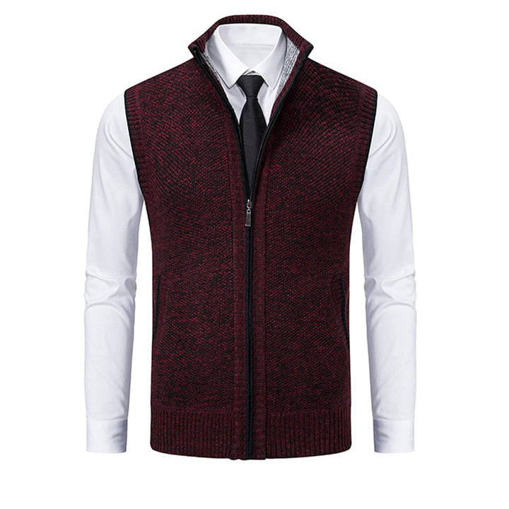 Lightweight men's vest, an essential layering piece for all seasons.