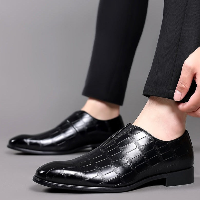Formal black men's loafers, comfortable dress shoes for sophisticated and stylish looks.