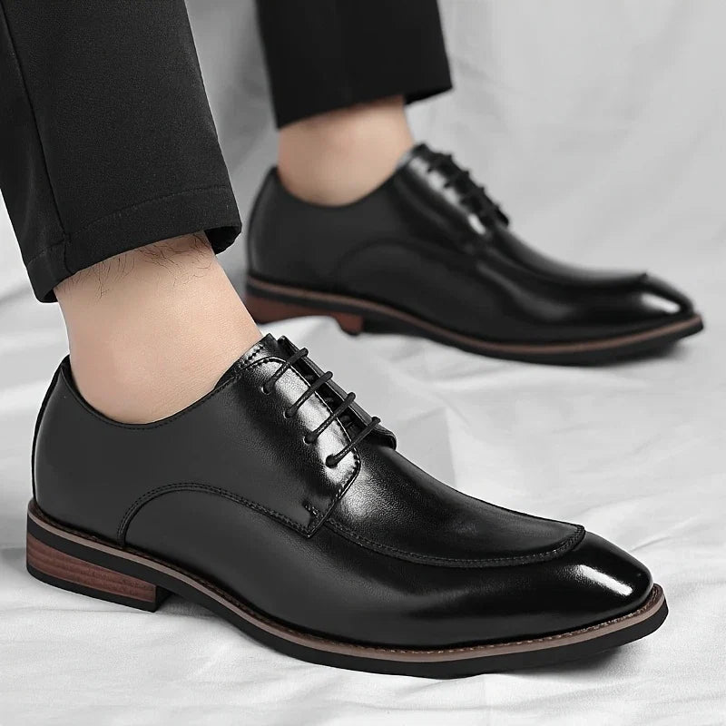 High-quality men's business Oxford shoes, providing classic style & comfort for formal and office wear.