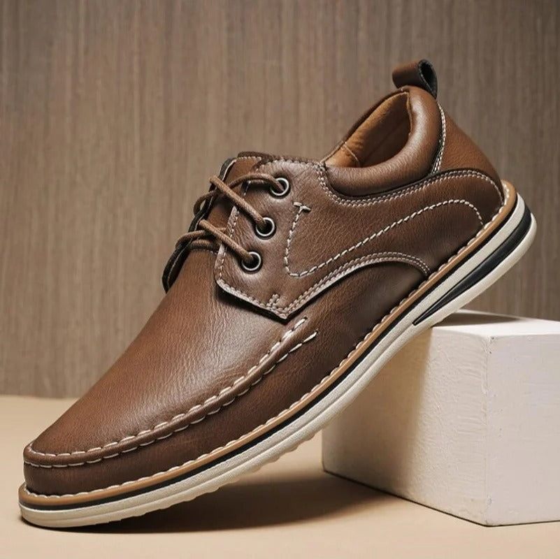 Black leather men's moc oxfords, classic style, perfect for everyday or special occasions.