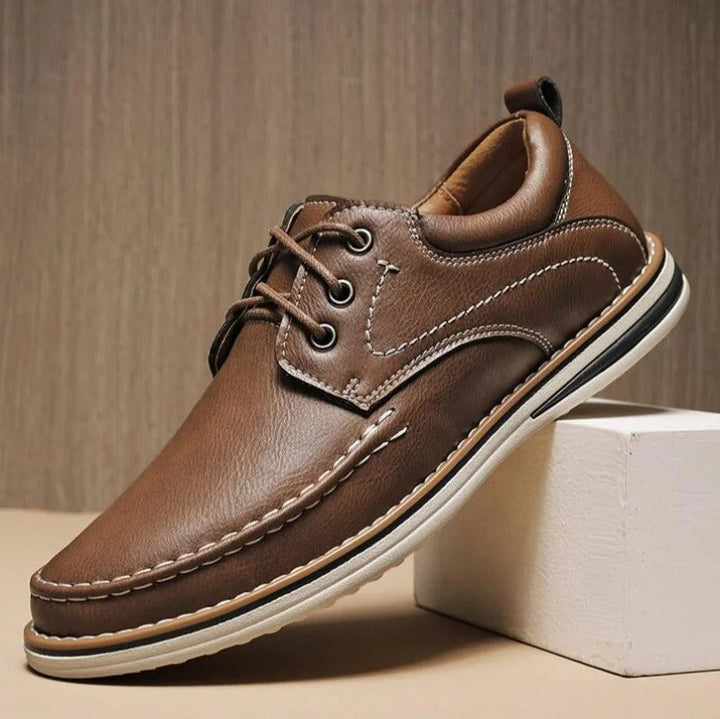 Black leather men's moc oxfords, classic style, perfect for everyday or special occasions.