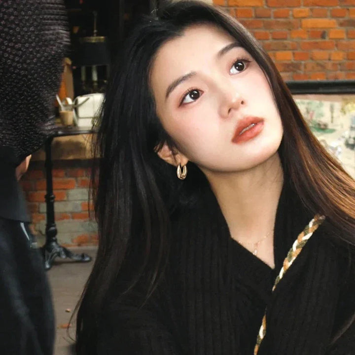 High-quality classic gold hoop earrings, offering timeless elegance and a chic look for women's fashion.
