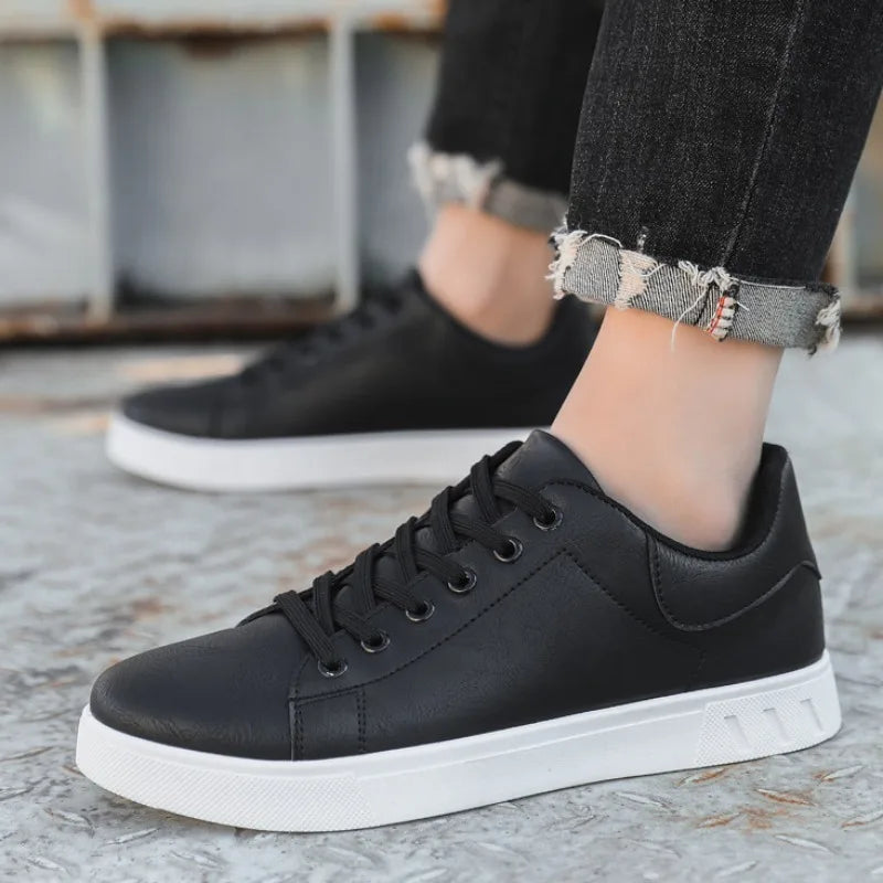Comfortable men's dress footwear, ideal for long days at the office or special formal events, in classic style.