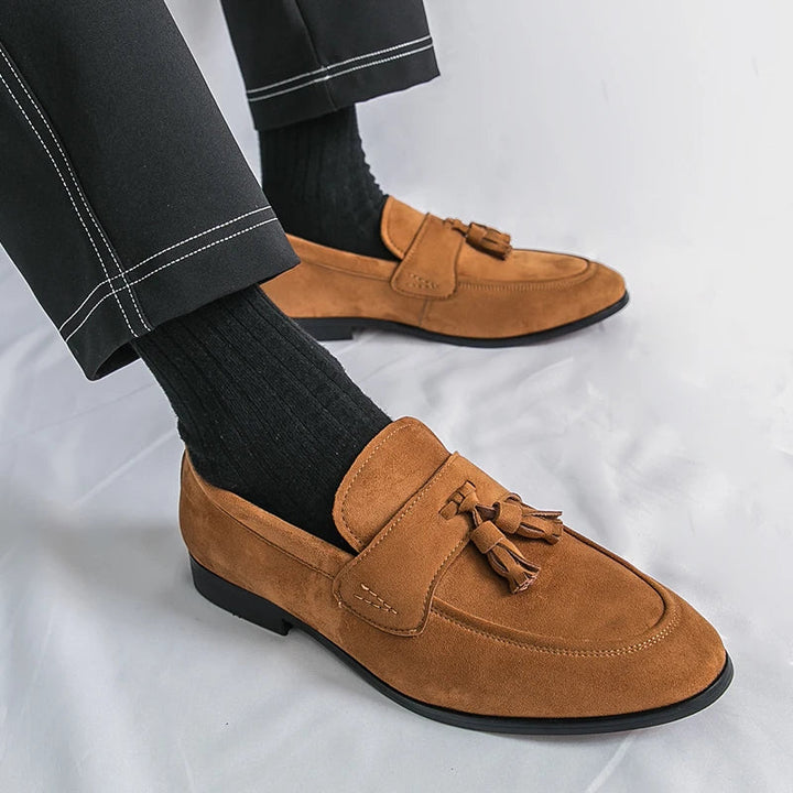 Stylish classic tassel loafers for men, sophisticated dress shoes with easy slip-on design.