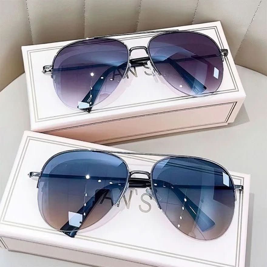 Sleek men's pilot sunglasses, featuring UV400 anti-reflective protection & trendy gradient lenses.