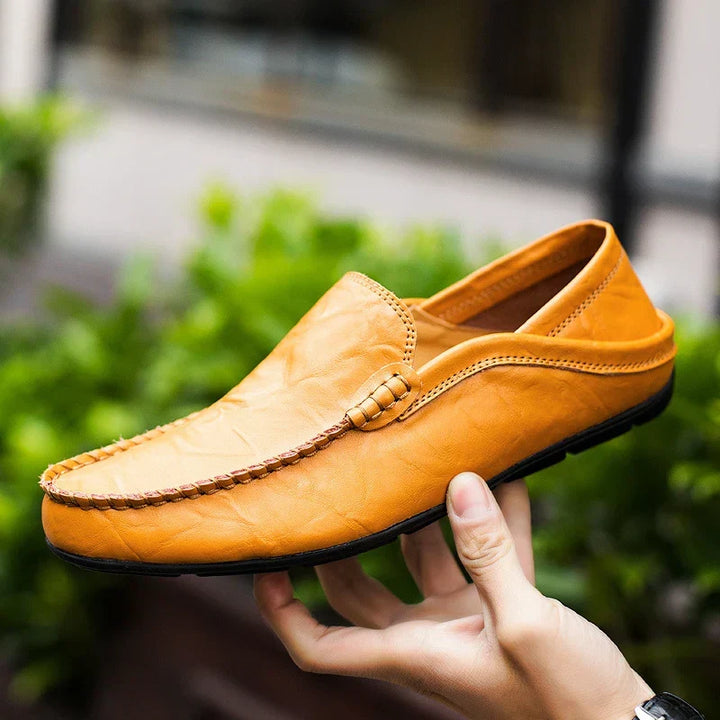 Stylish men's casual loafers, easy slip-on design, perfect for everyday comfort.