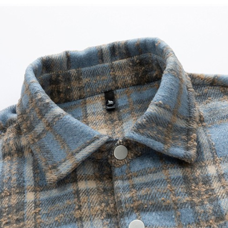 Comfortable unisex plaid winter jacket, featuring a stylish design perfect for cold weather.