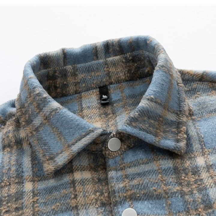 Comfortable unisex plaid winter jacket, featuring a stylish design perfect for cold weather.