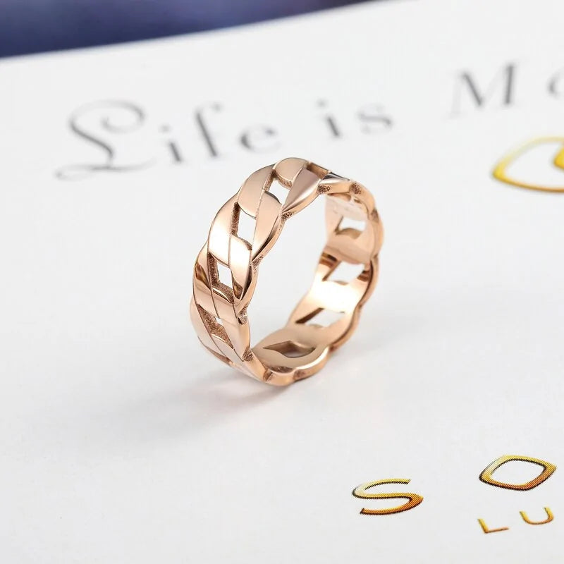 Classic sparkling gemstone ring for women, a timeless piece of everyday jewelry. Perfect gift for her.
