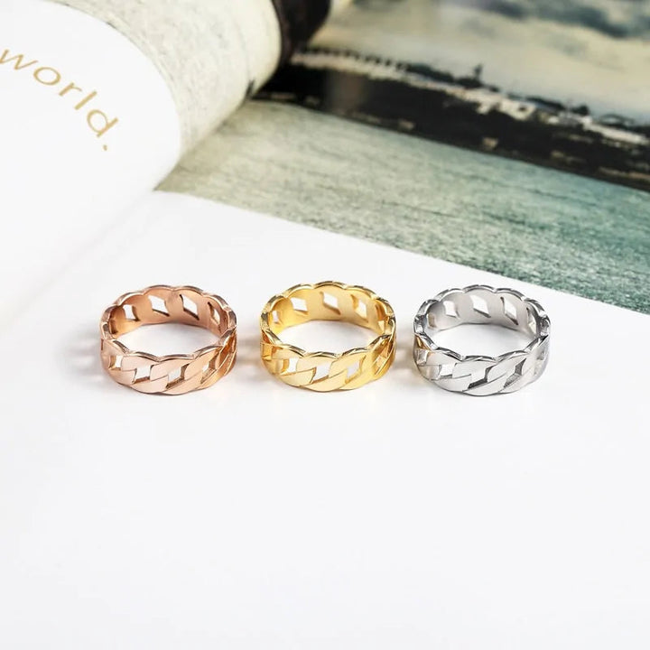 Elegant women's gemstone ring in silver, gold, or rose gold. A sparkling, timeless statement piece.