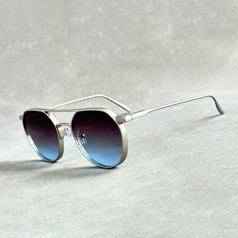 Classic unisex aviator sunglasses with UV400 protection and a sleek metal frame for eye protection.
