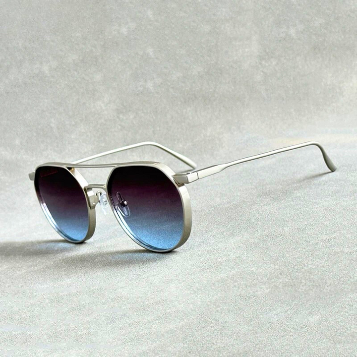 Classic unisex aviator sunglasses with UV400 protection and a sleek metal frame for eye protection.