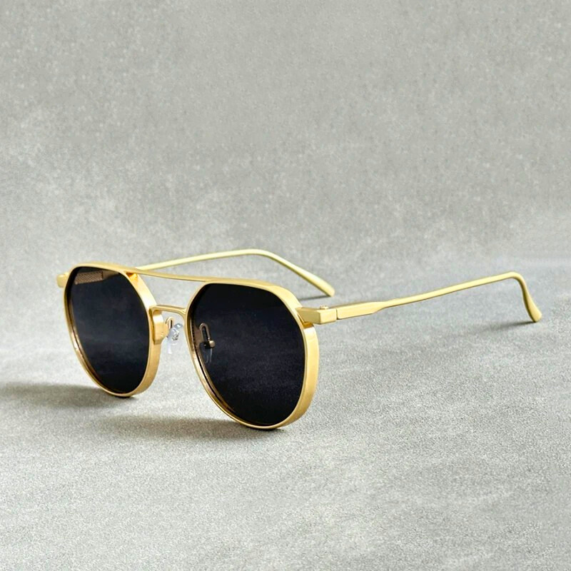 Fashionable classic aviator sunglasses. Unisex design, durable metal frame, and essential UV400 protection.