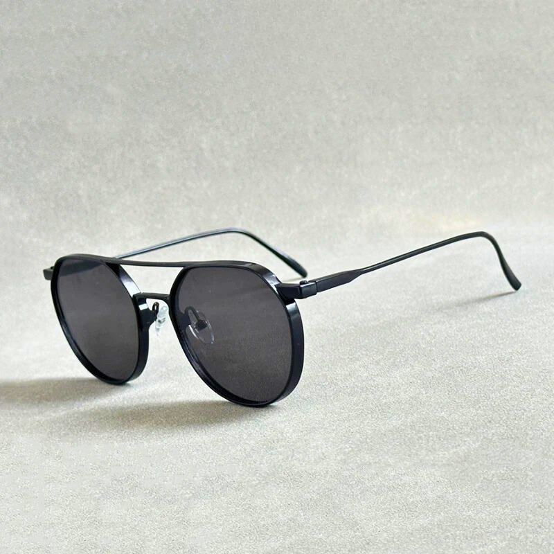 Sleek metal frame aviator sunglasses. Unisex classic shades with UV400 protection, a must-have fashion accessory.