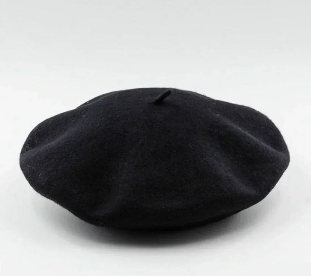 Classic beret for women, a versatile winter hat. Elevate your cold weather fashion with this accessory.