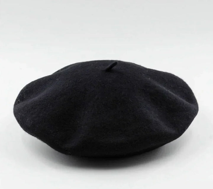 Classic beret for women, a versatile winter hat. Elevate your cold weather fashion with this accessory.
