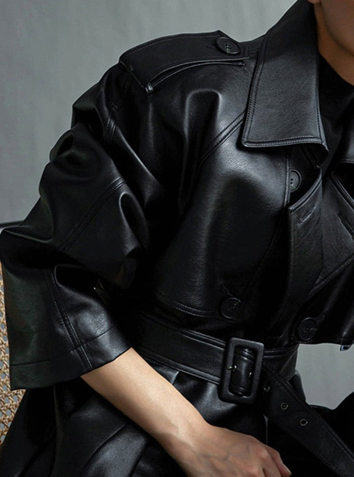 Elegant women's Franco Trench Coat, ideal for fall & winter. Timeless outerwear & versatile jacket.